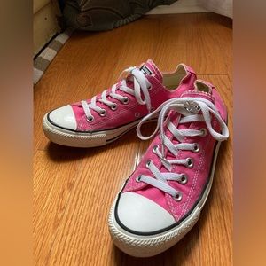 Converse. Women size 8. Pink. Like new